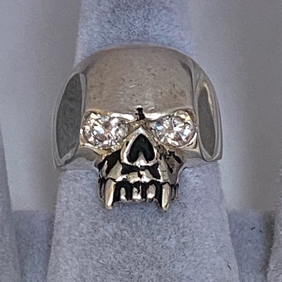 SOLD❣️Silver skull ring clear cz stones - Picture 2 of 7